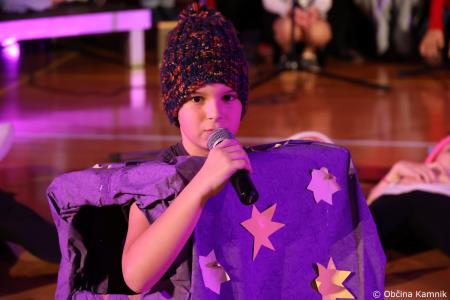 Miklavžev koncert na Osnovni šoli Toma Brejca napolnil telovadnico do zadnjega kotička (54)